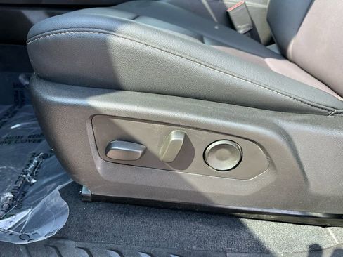 Used 2024 Chevrolet Colorado LT w/ LT Convenience Package III image 22