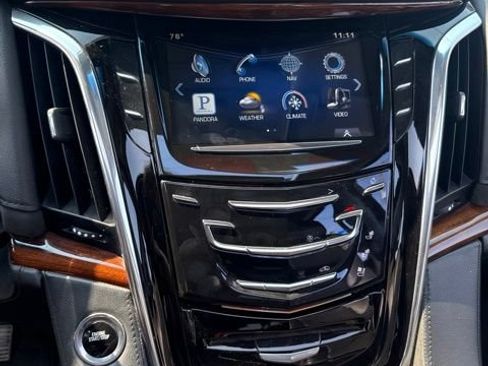 Used 2015 Cadillac Escalade ESV Luxury AWD/4WD image 17