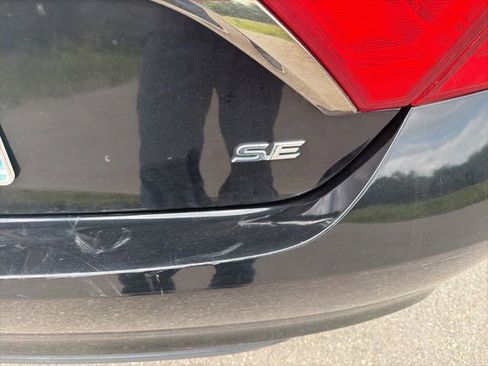 Used 2016 Toyota Camry SE FWD image 6