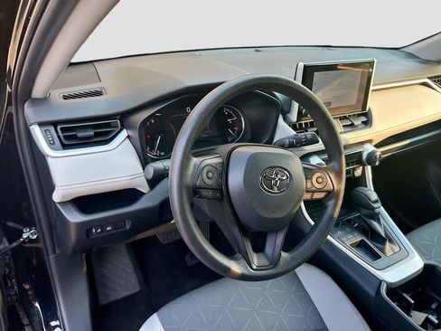 Used 2025 Toyota RAV4 XLE FWD image 38