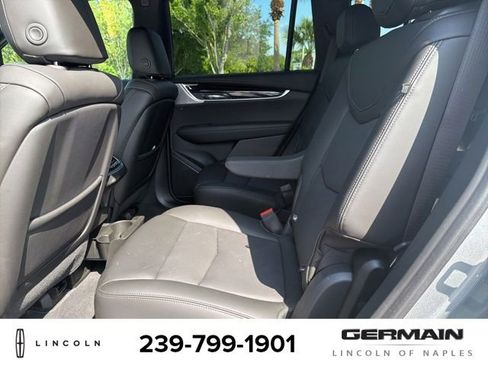 Used 2025 Cadillac XT6 Premium Luxury w/ Technology Package AWD/4WD image 13
