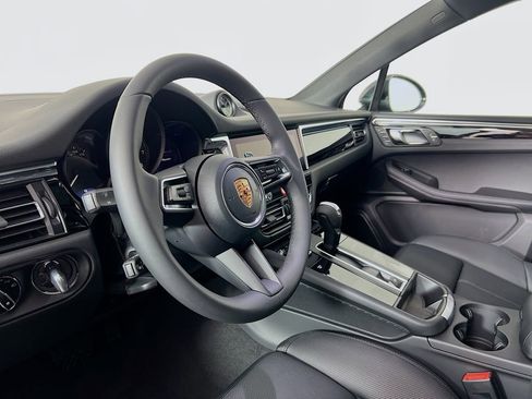 New 2026 Porsche Macan image 4