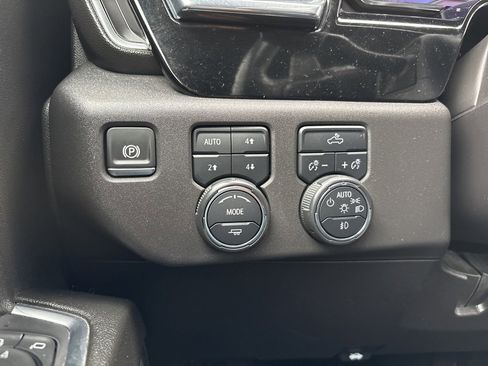 Used 2024 Chevrolet Silverado 1500 LT Trail Boss w/ Protection Package image 25