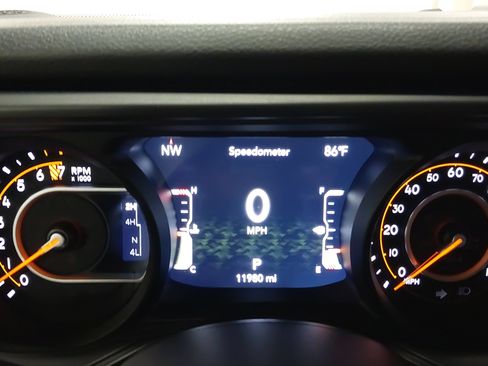 Used 2025 Jeep Gladiator Sport AWD/4WD image 19