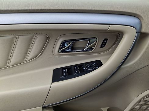 Used 2015 Ford Taurus SE image 13