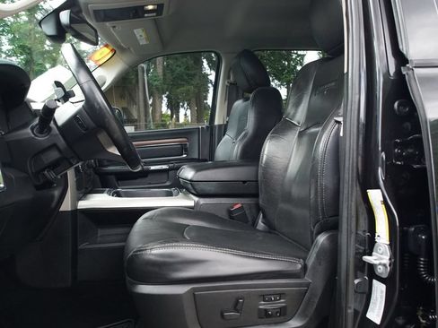 Used 2016 RAM 2500 Laramie w/ Convenience Group AWD/4WD image 28