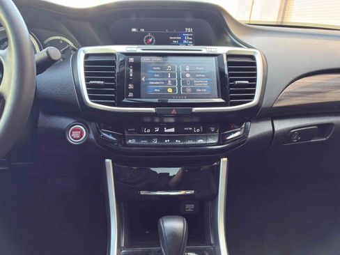 Used 2017 Honda Accord EX-L image 22