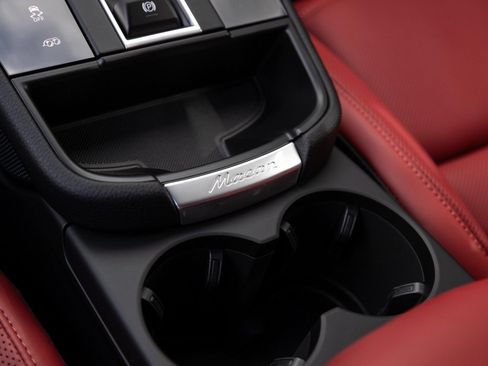 Certified 2026 Porsche Macan S AWD/4WD image 28