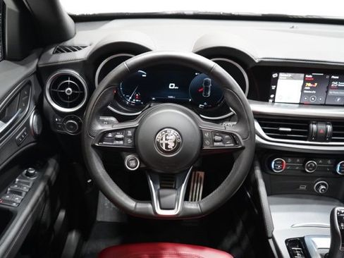 Used 2024 Alfa Romeo Stelvio Veloce image 11