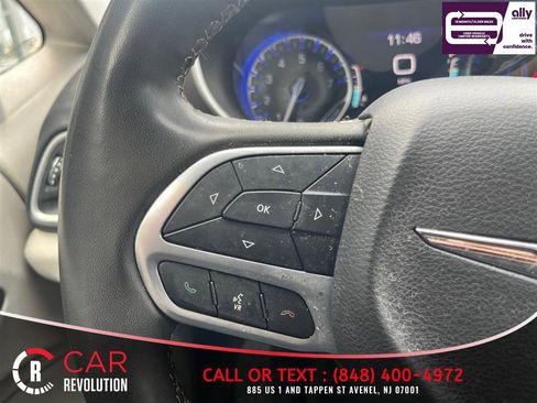 Used 2023 Chrysler Pacifica Touring-L FWD image 26