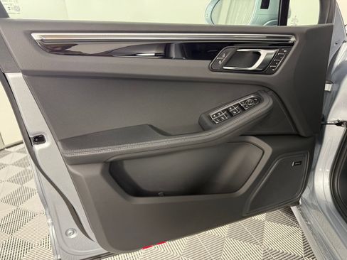 Certified 2026 Porsche Macan AWD/4WD image 14