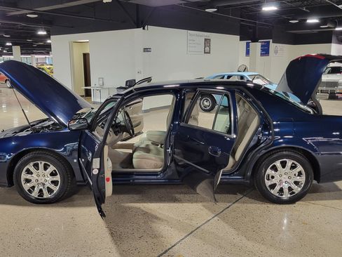 Used 2008 Cadillac DTS FWD image 12