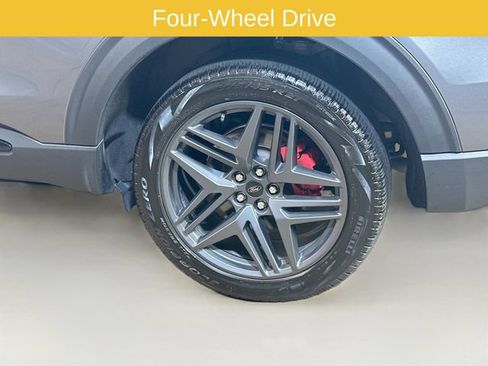 Certified 2025 Ford Explorer ST-Line w/ Premium Package AWD/4WD image 6