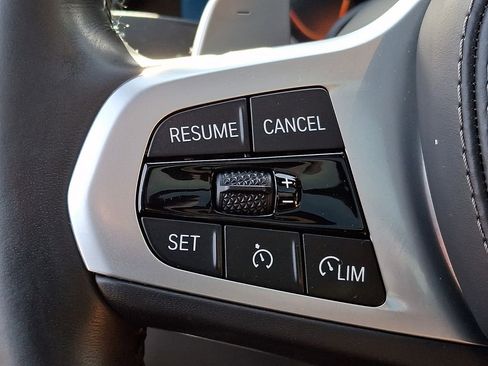 Used 2022 BMW X7 xDrive40i w/ M Sport Package image 17