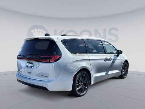New 2026 Chrysler Pacifica Limited w/ S Appearance Package image 7