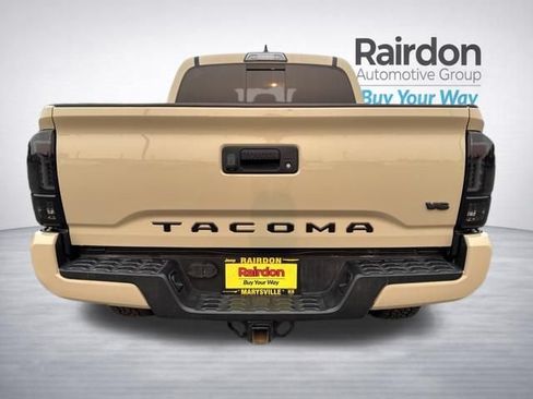 Used 2017 Toyota Tacoma TRD Sport w/ Tow Package (A/T) AWD/4WD image 6