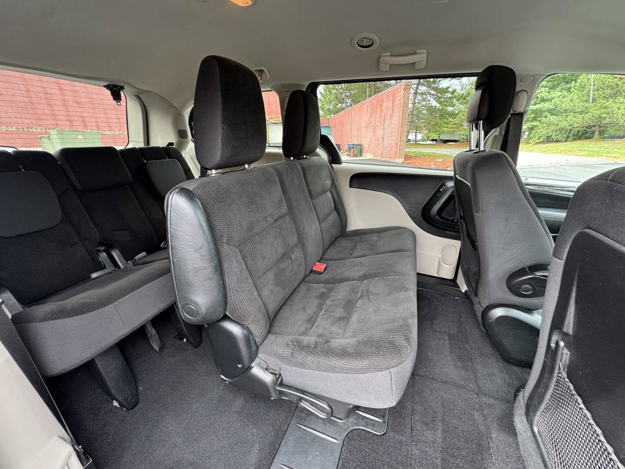 Used 2019 Dodge Grand Caravan SE FWD image 12