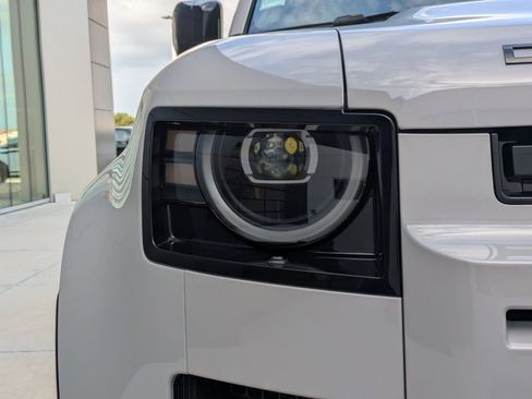 New 2026 Land Rover Defender 110 X-Dynamic SE AWD/4WD image 11