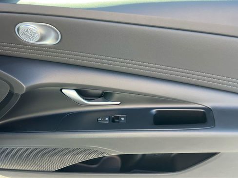New 2026 Hyundai Elantra Limited FWD image 17
