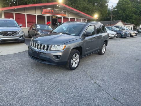 Used 2013 Jeep Compass Latitude AWD/4WD image 4