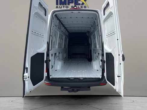 Used 2025 Mercedes-Benz Sprinter 2500 image 23