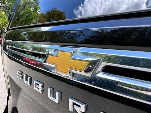 Used 2024 Chevrolet Suburban LT image 30