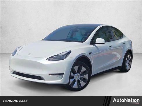 Used 2022 Tesla Model Y Long Range AWD/4WD image 1
