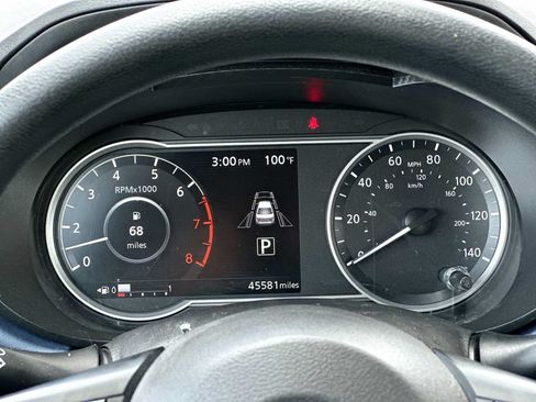 Used 2024 Nissan Versa SV FWD image 19