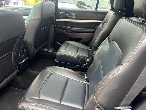 Used 2017 Ford Explorer XLT w/ Equipment Group 202A AWD/4WD image 15