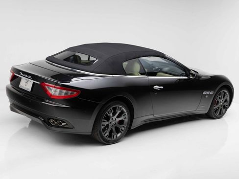 Used 2015 Maserati GranTurismo Convertible RWD image 23