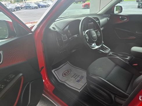 Used 2025 Kia Soul GT-Line FWD image 4