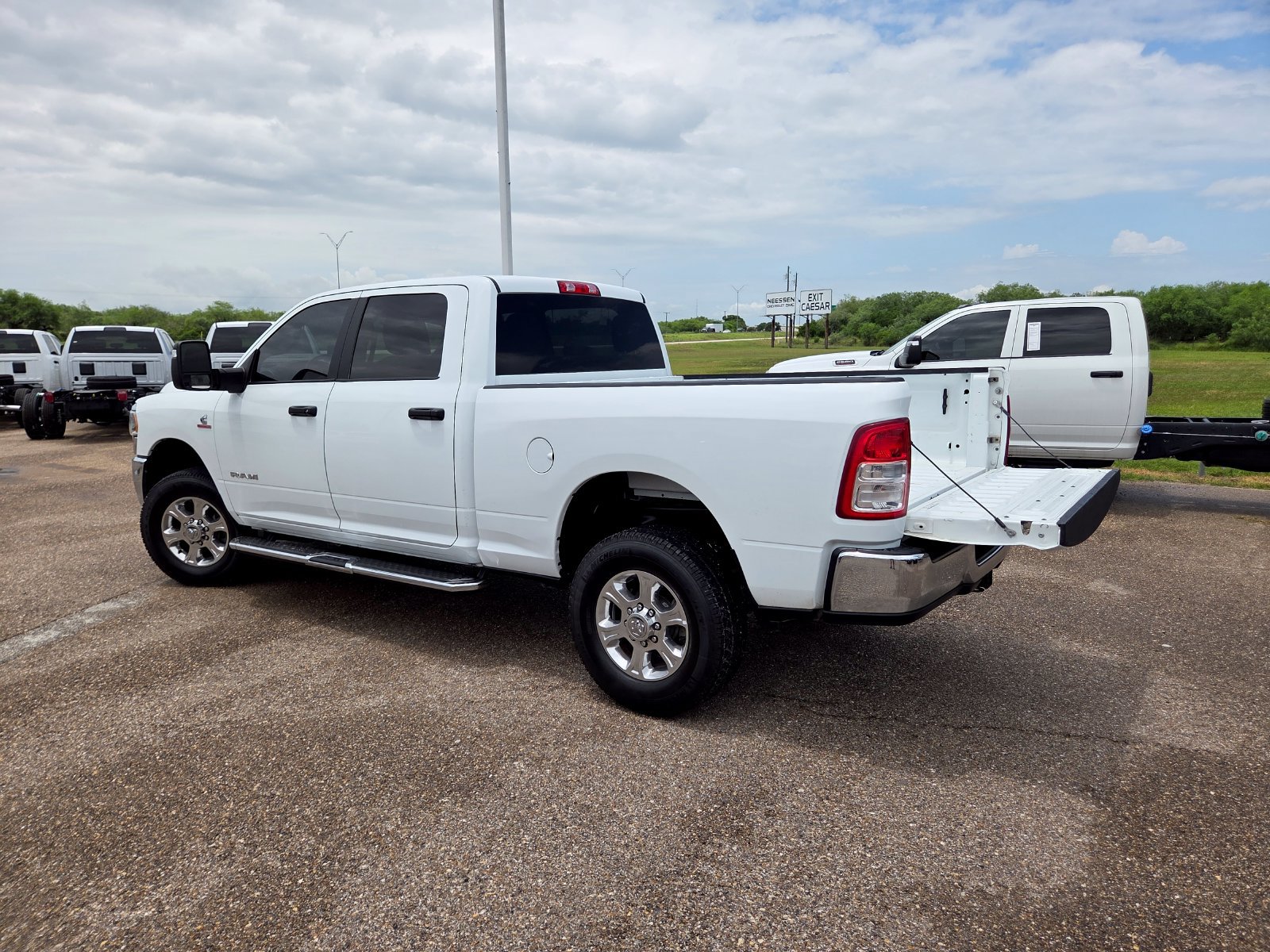 Used 2023 RAM 2500 Big Horn w/ Level 1 Equipment Group AWD/4WD image 29