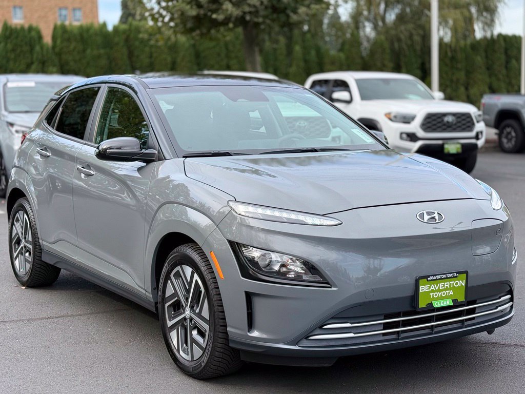 Used 2022 Hyundai Kona SEL w/ Cargo Package FWD image 7