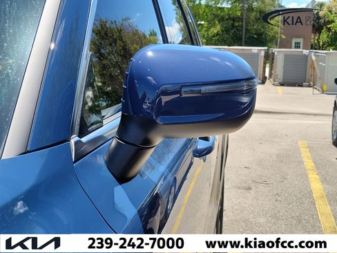 Used 2025 Kia Telluride S FWD image 5