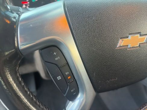 Used 2017 Chevrolet Traverse LT w/ Style and Technology Package FWD image 15