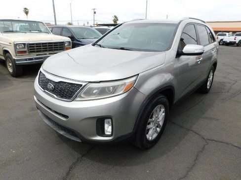 Used 2014 Kia Sorento LX image 3