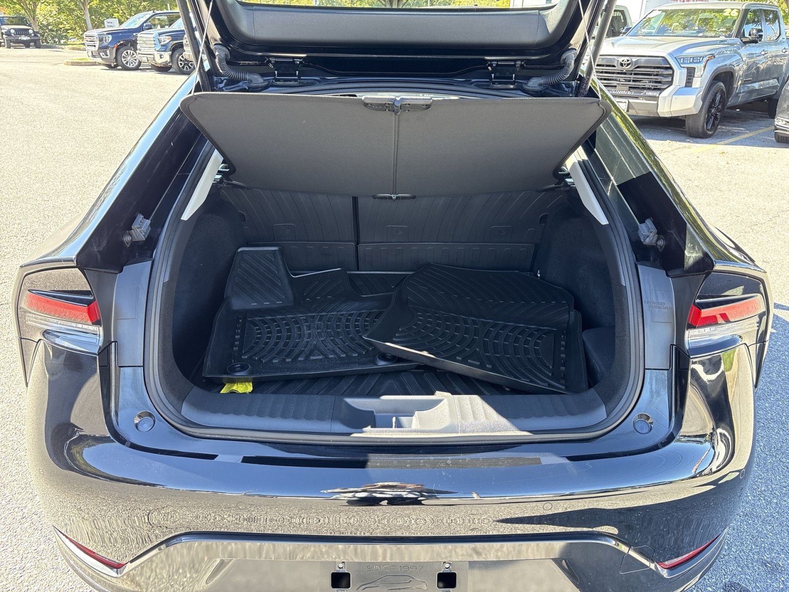 Used 2025 Toyota Prius AWD image 25