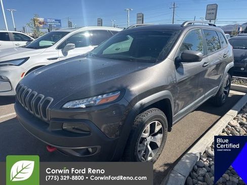 Used 2018 Jeep Cherokee Trailhawk AWD/4WD image 3