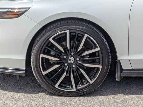 Used 2024 Honda Accord Touring image 11