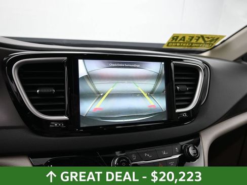 Used 2023 Chrysler Pacifica Touring-L FWD image 35