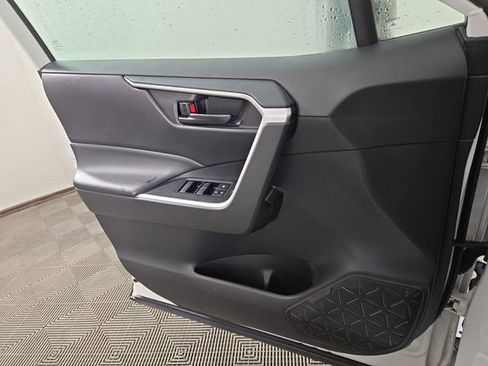 Used 2022 Toyota RAV4 LE image 28