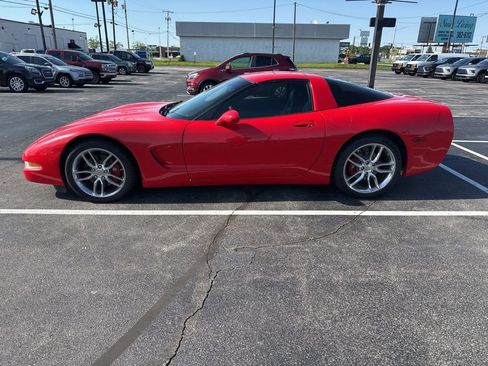 Used 2004 Chevrolet Corvette Coupe w/ Preferred Equipment Group RWD image 2