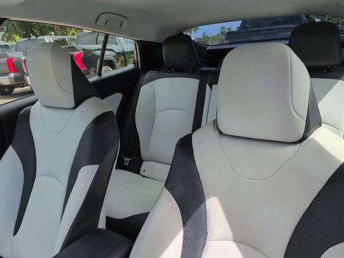 Used 2016 Toyota Prius Four FWD image 8
