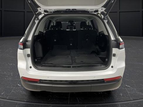 Used 2023 Jeep Grand Cherokee Limited w/ Luxury Tech Group II image 14