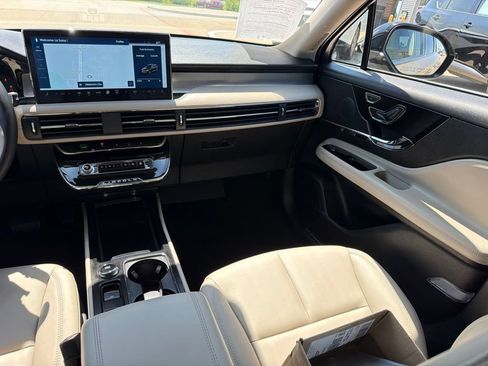 Used 2025 Lincoln Corsair FWD image 19