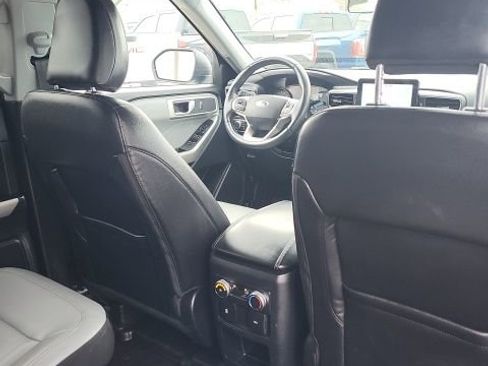 Used 2021 Ford Explorer XLT w/ Equipment Group 202A image 14