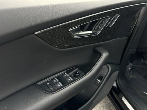 Used 2019 Audi Q8 Premium w/ Convenience Package AWD/4WD image 11