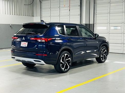 Used 2024 Mitsubishi Outlander SE image 4