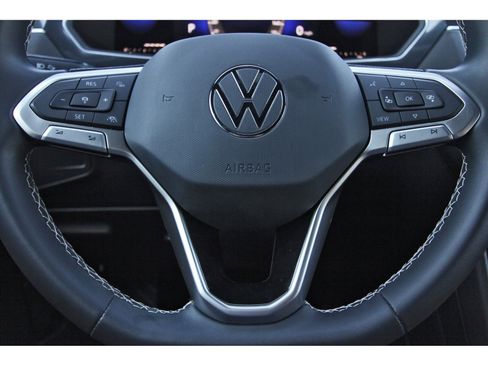Used 2022 Volkswagen Tiguan SE FWD image 18