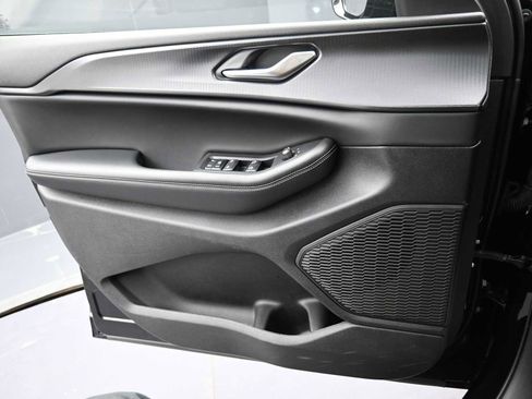 Used 2023 Jeep Grand Cherokee L Laredo image 11